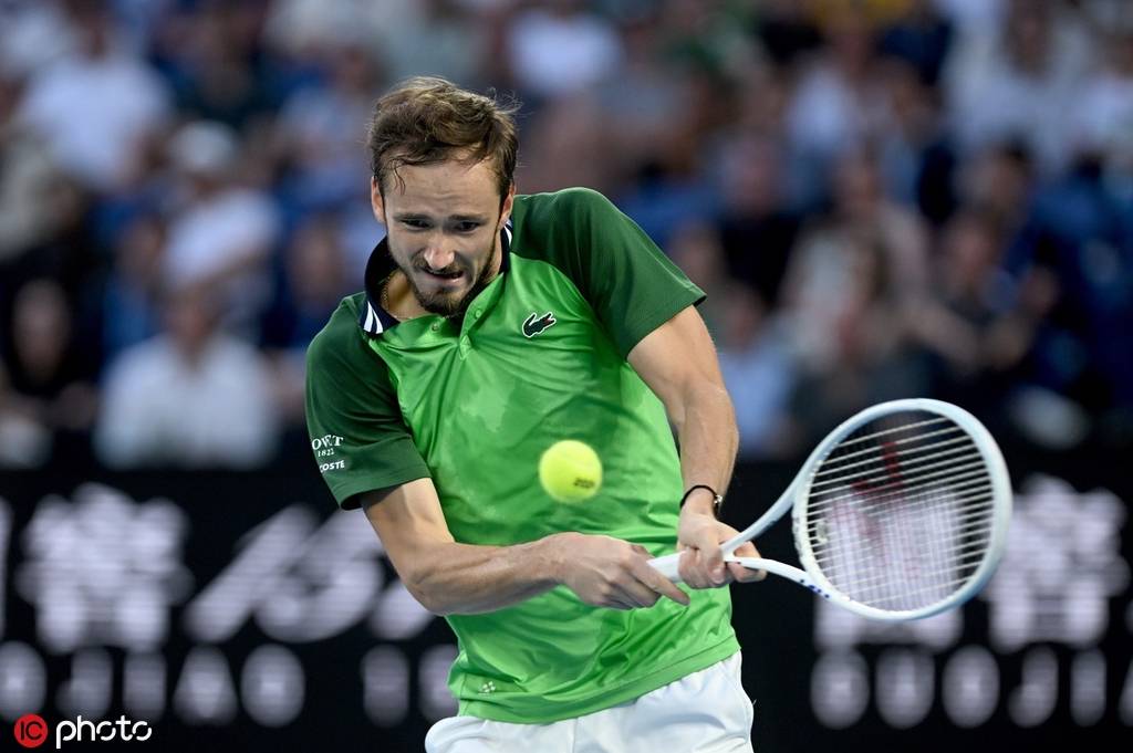 雷火电竞亚洲先驱-戴维斯杯逆转美网，梅德韦杰夫高光表现的简单介绍